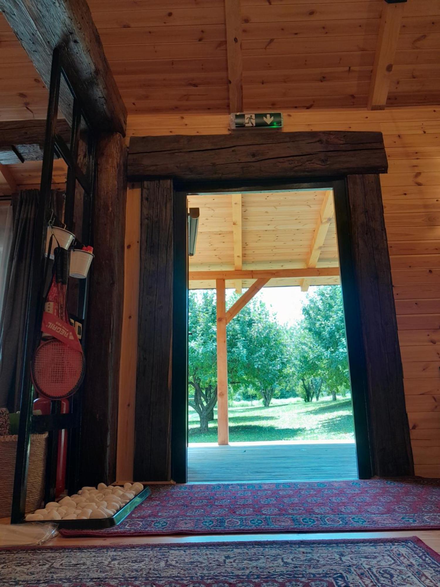 Nica Wood Villa Sremska Kamenica Exterior photo